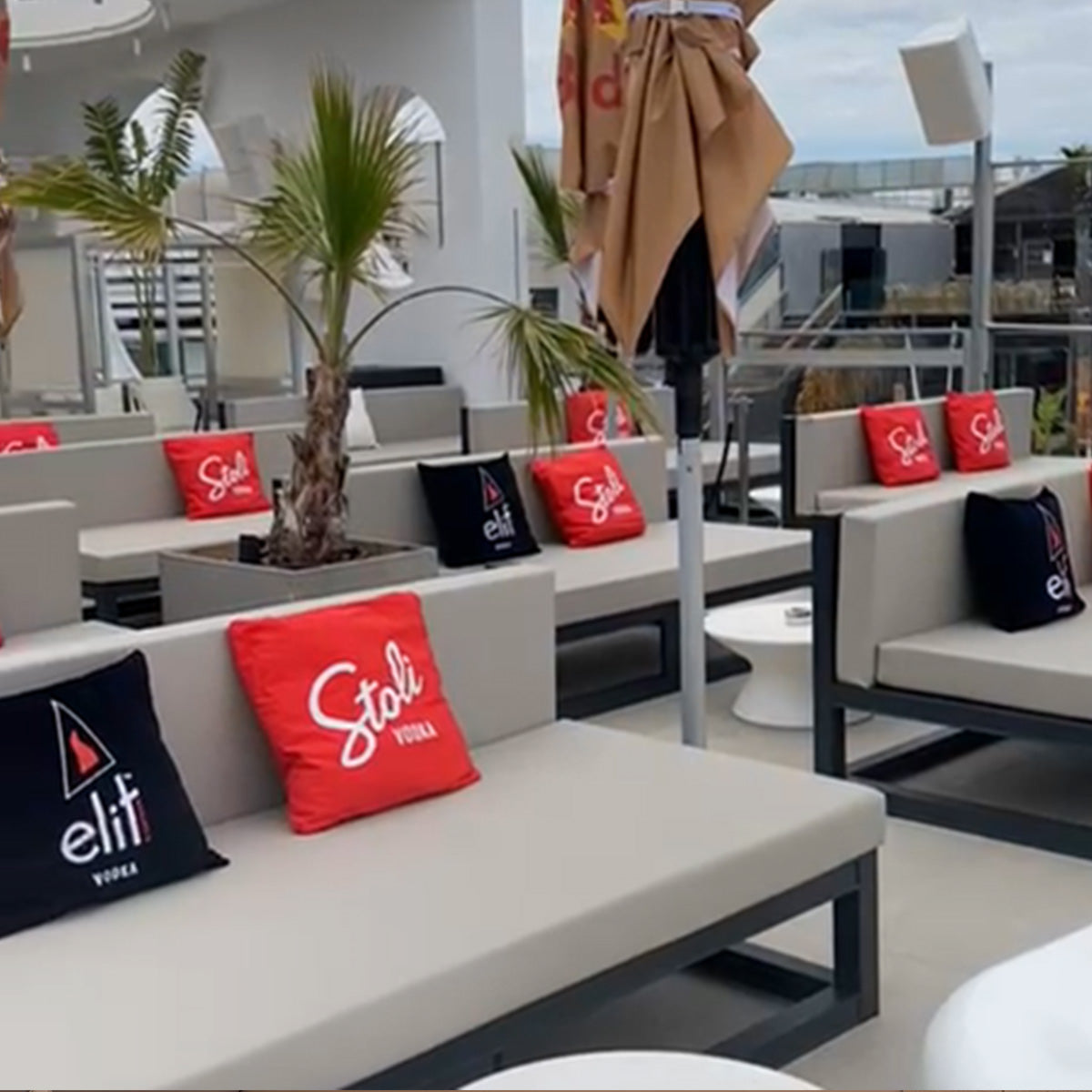 Canapés robustes pour club de plage